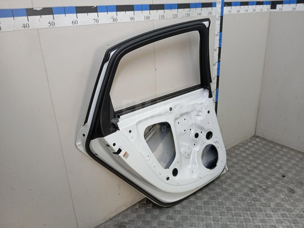 Дверь задняя левая
