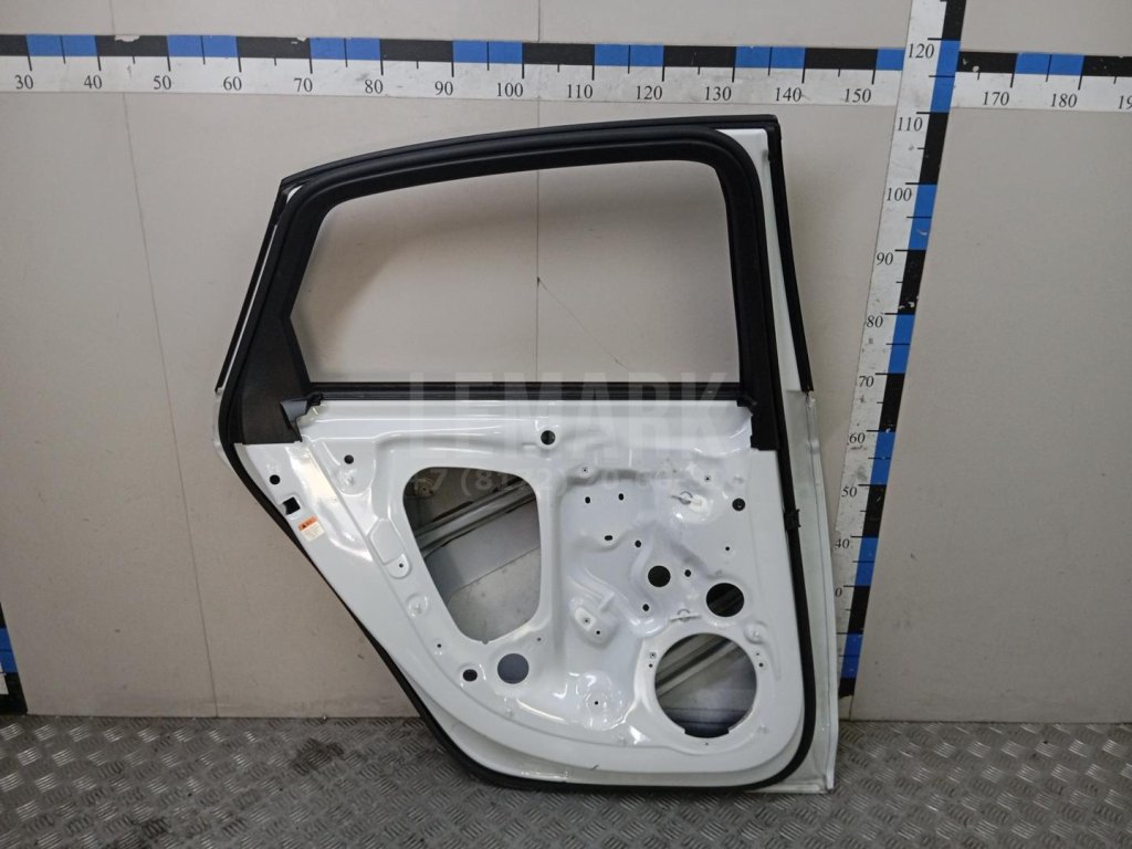 Дверь задняя левая