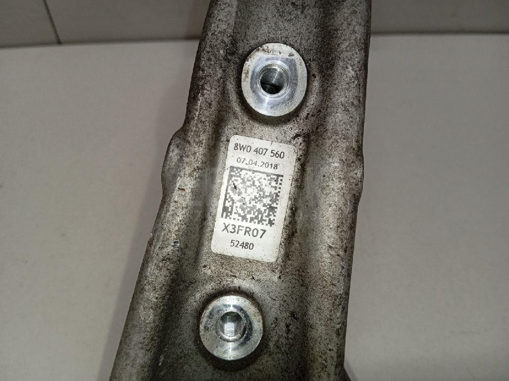 Кулак поворотный передний правый