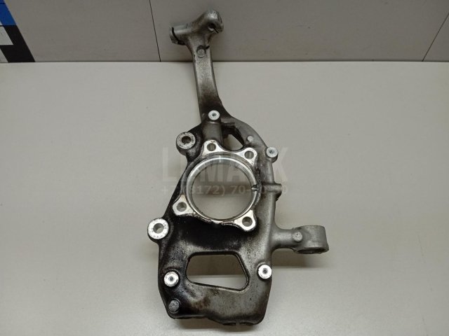 Кулак поворотный передний правый