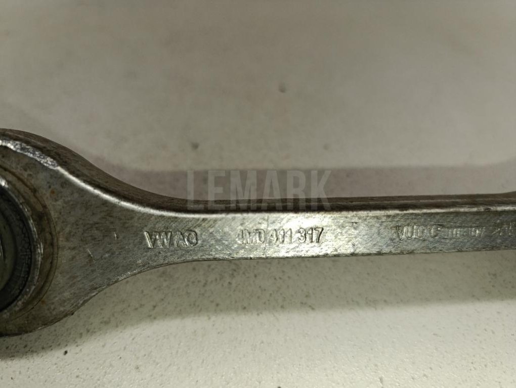 Стойка переднего стабилизатора