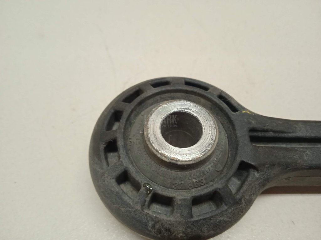 Стойка переднего стабилизатора