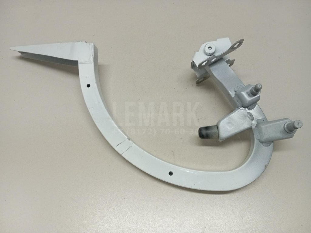 Петля крышки багажника