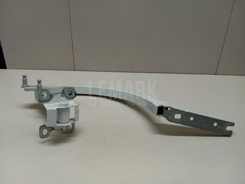 Петля крышки багажника