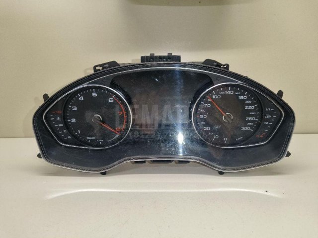 Панель приборов