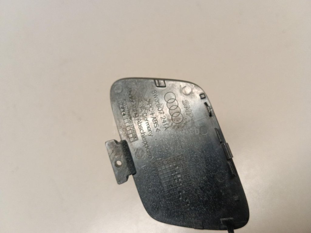 Заглушка буксировочного крюка