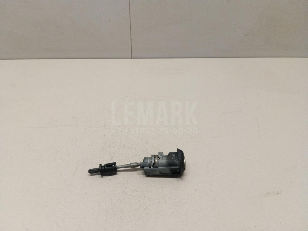 Вставка замка двери прав.