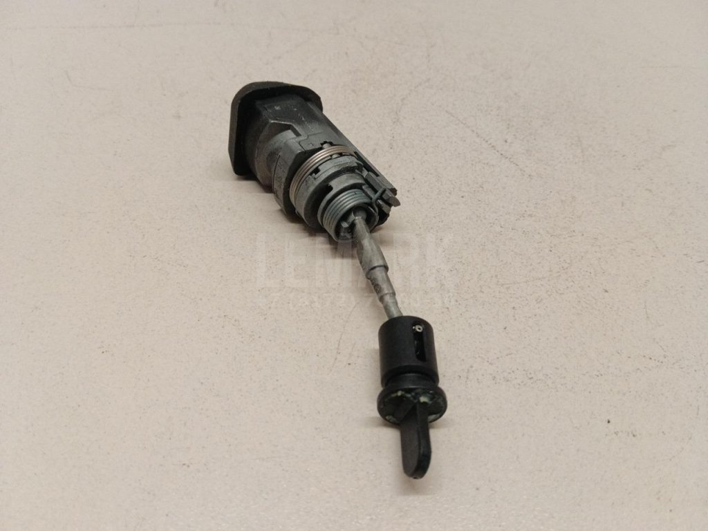 Вставка замка двери прав.