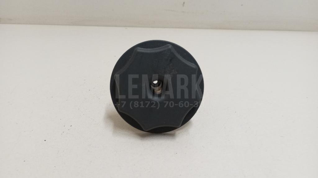 Болт крепления запасного колеса