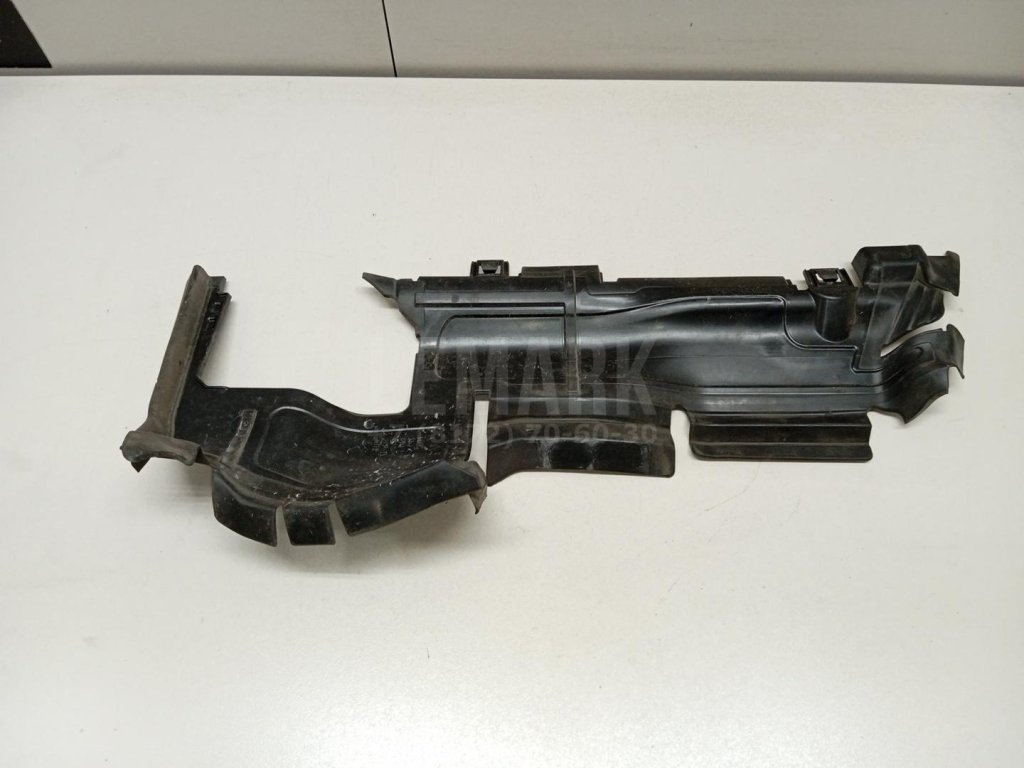 Воздуховод радиатора правый