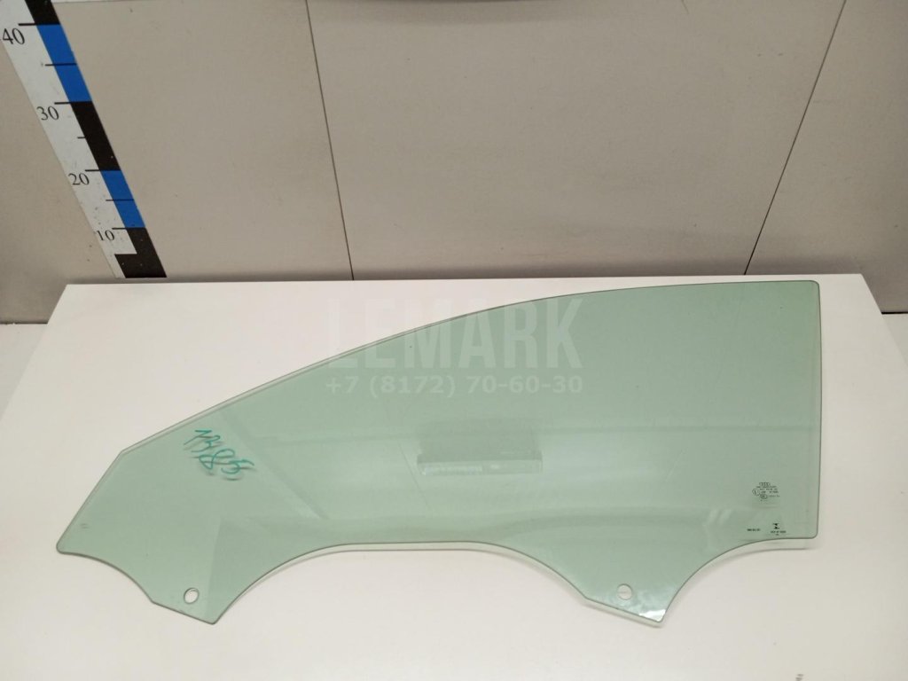 Стекло двери передней левой