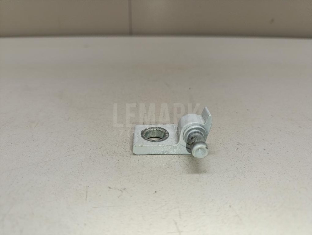 Петля двери задней левой нижняя