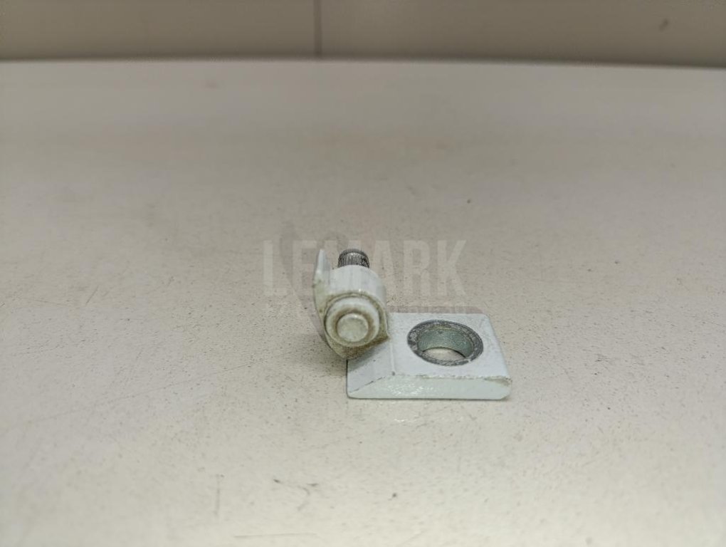 Петля двери задней левой нижняя