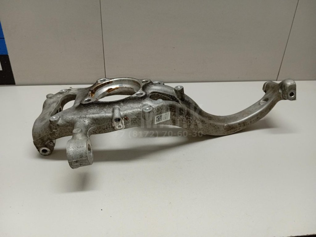 Кулак поворотный передний правый