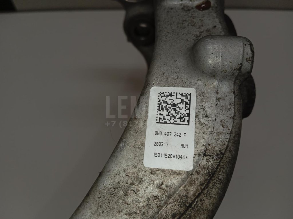 Кулак поворотный передний правый