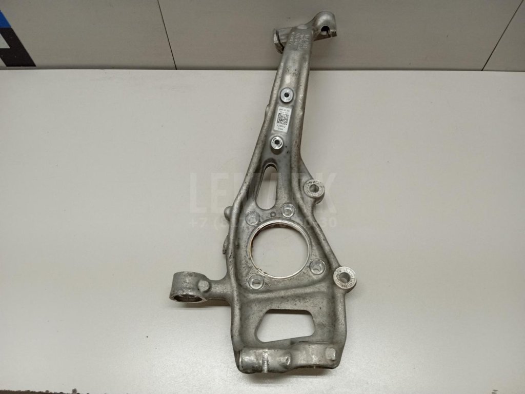 Кулак поворотный передний правый