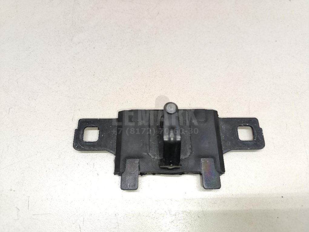 Ответная часть замка багажника