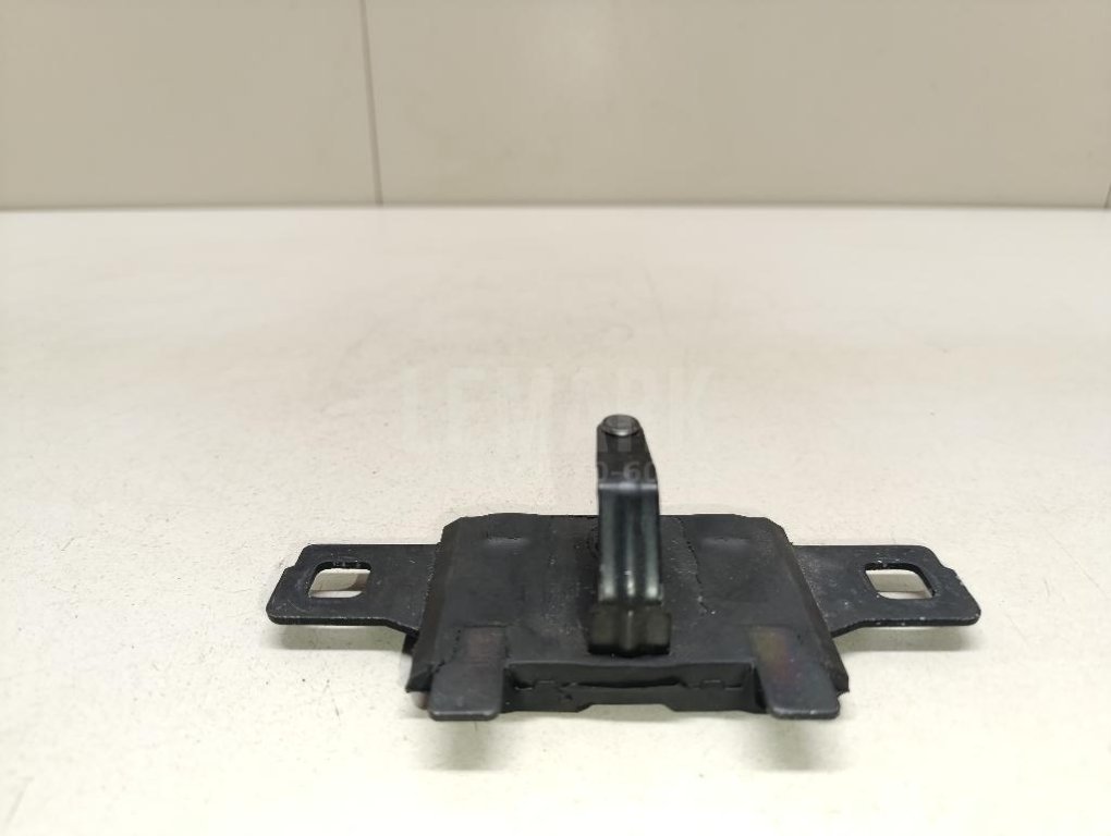 Ответная часть замка багажника