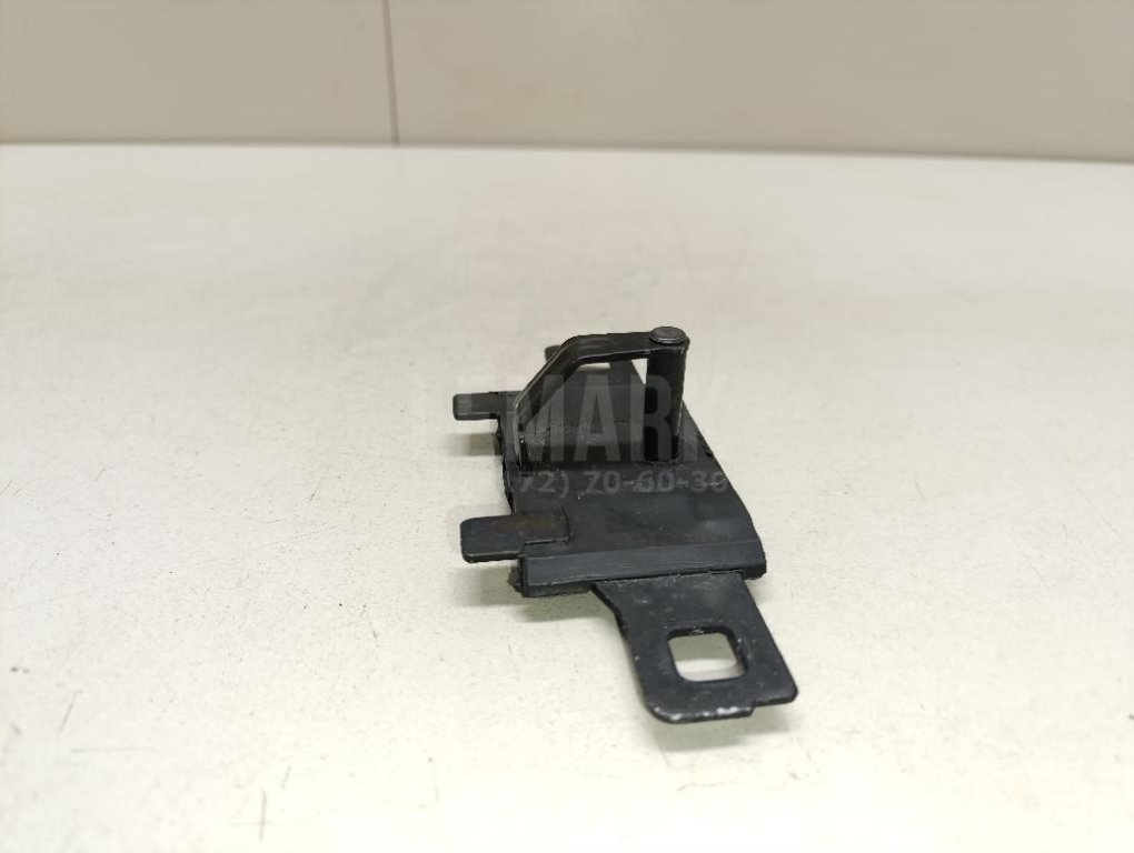 Ответная часть замка багажника