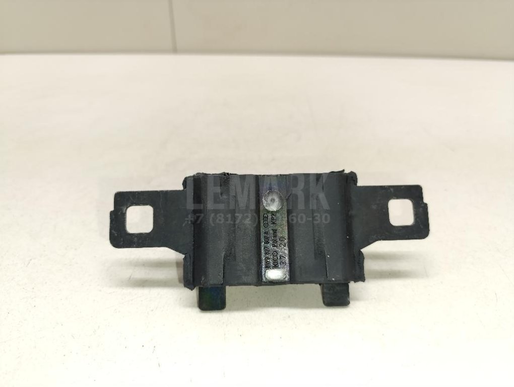 Ответная часть замка багажника