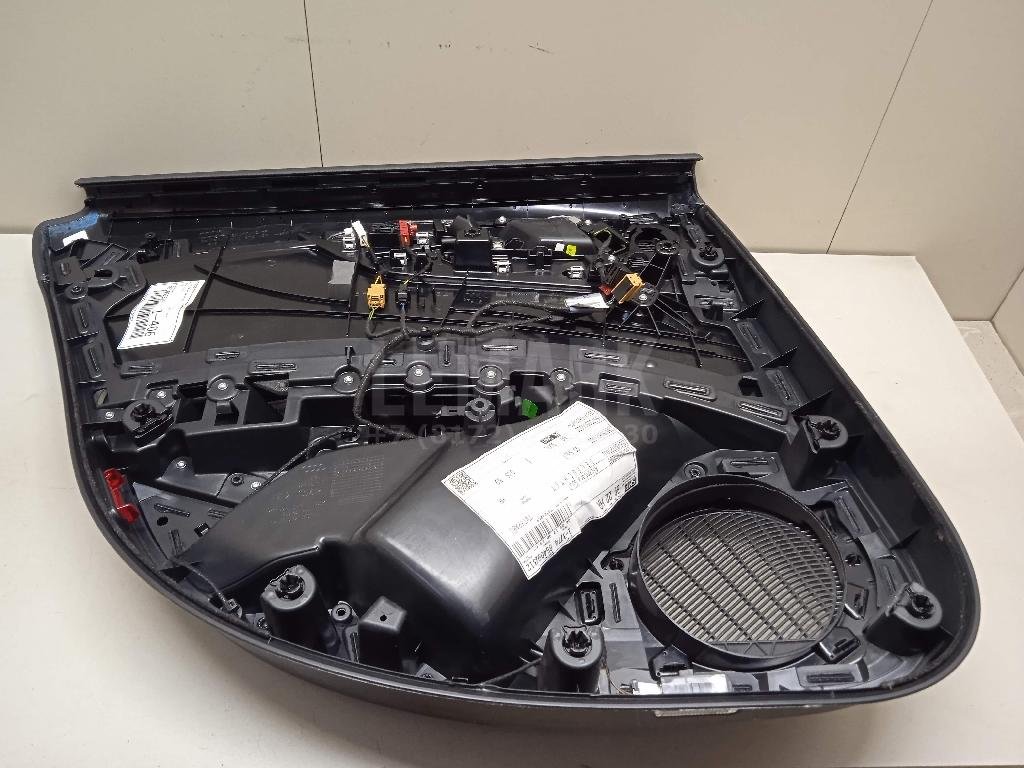 Обшивка двери задней правой