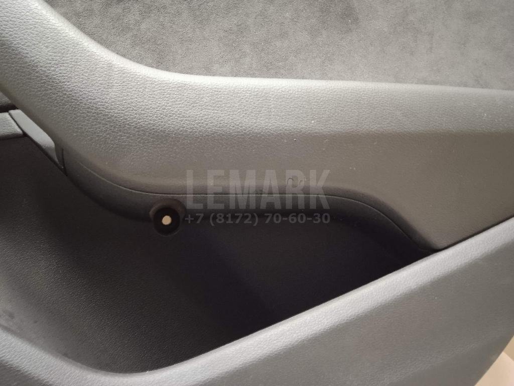 Обшивка двери задней правой