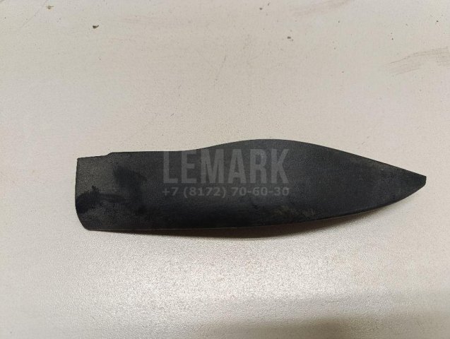 Брызговик передний правый