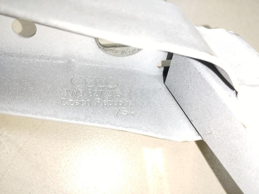 Петля крышки багажника