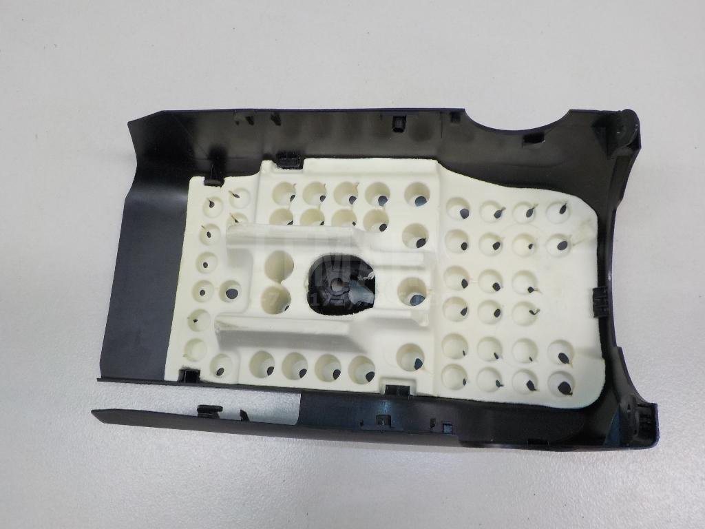 Кожух рулевой колонки нижний