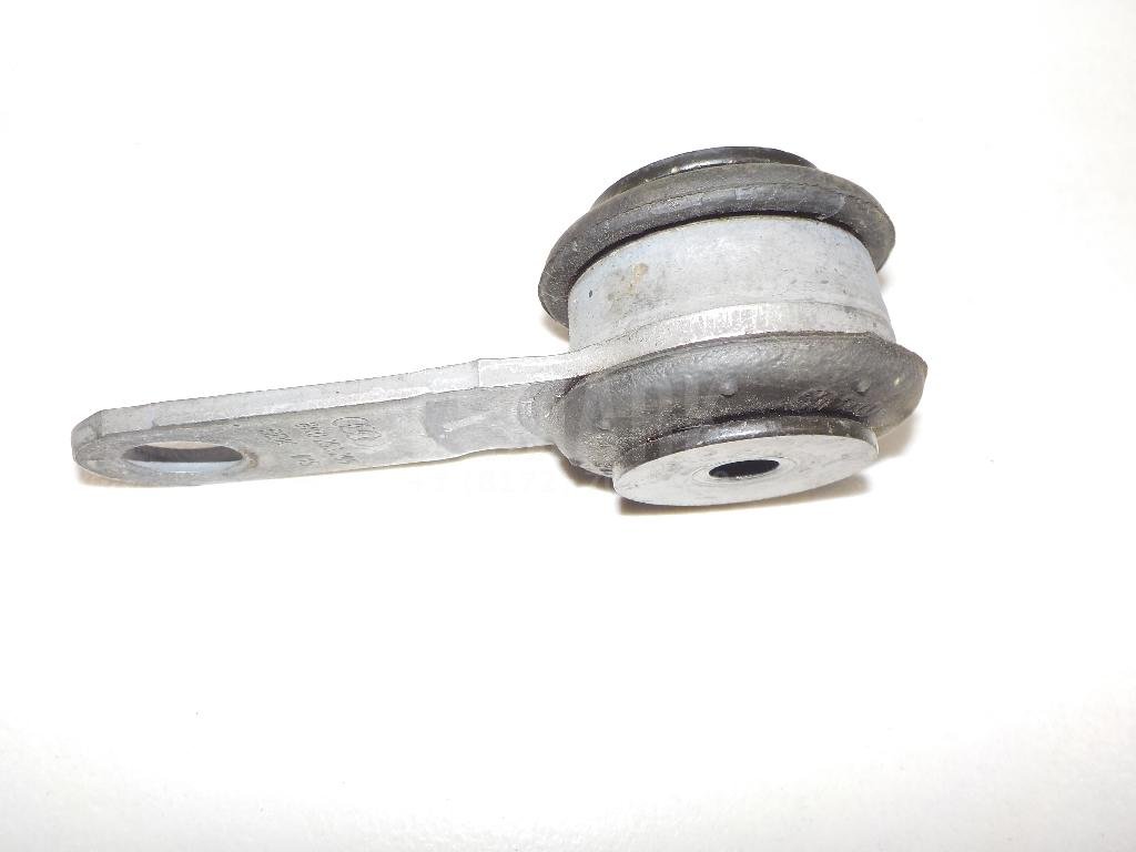 Кронштейн глушителя