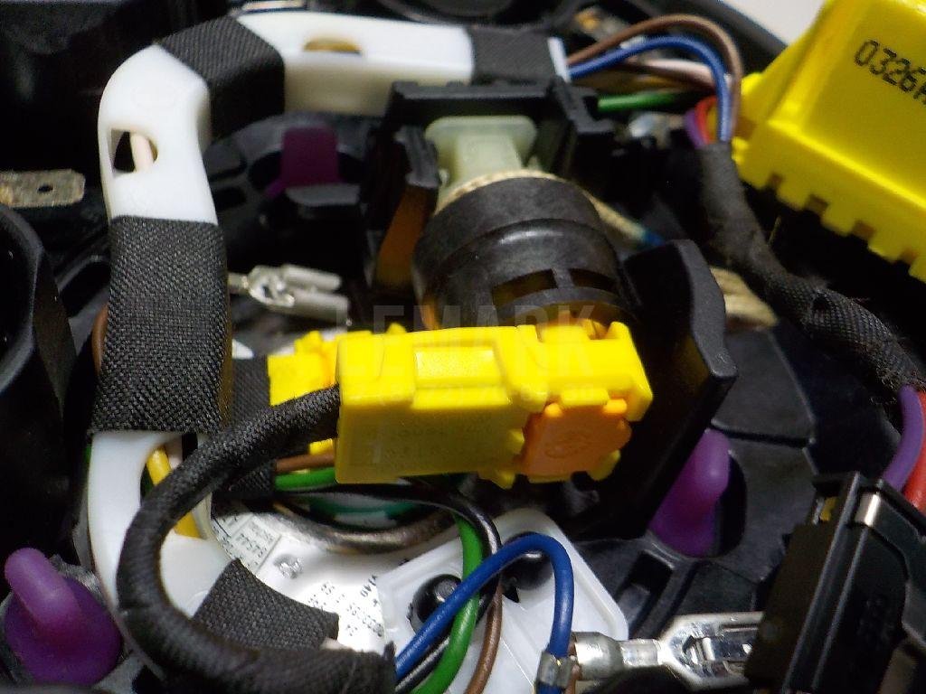 Подушка безопасности в рулевое колесо