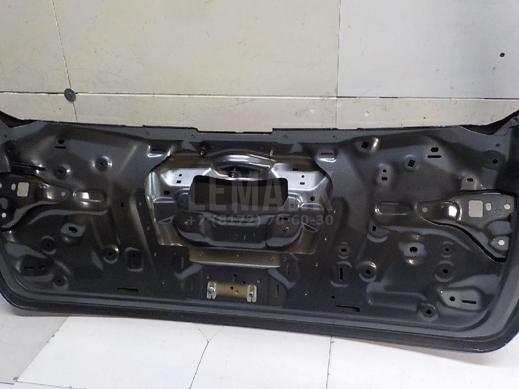 Дверь багажника