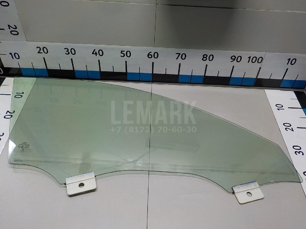 Стекло двери передней правой