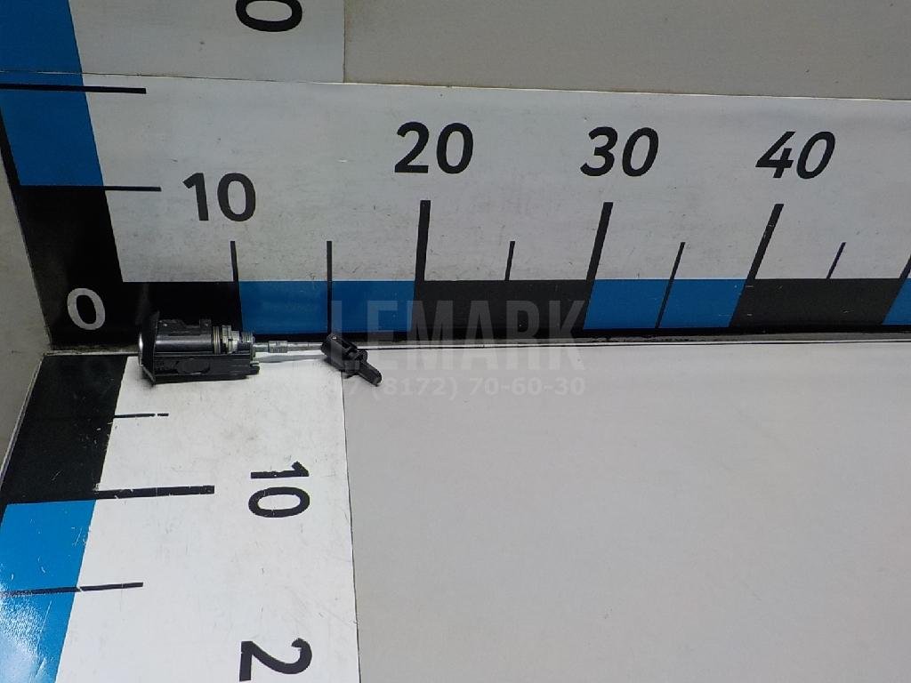 Вставка замка двери лев.