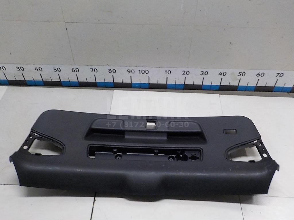 Обшивка двери багажника