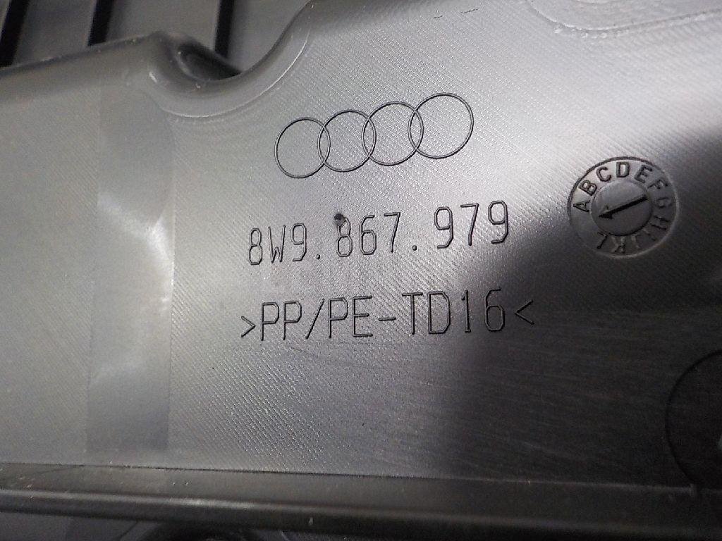 Обшивка двери багажника