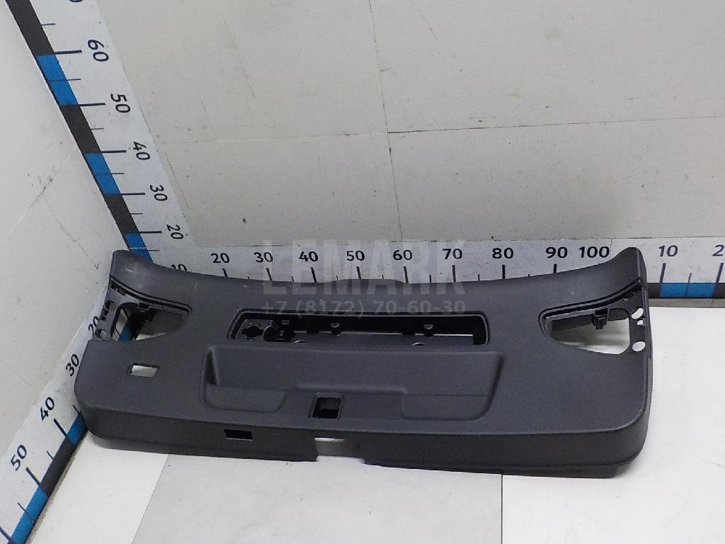 Обшивка двери багажника