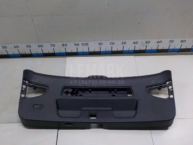 Обшивка двери багажника