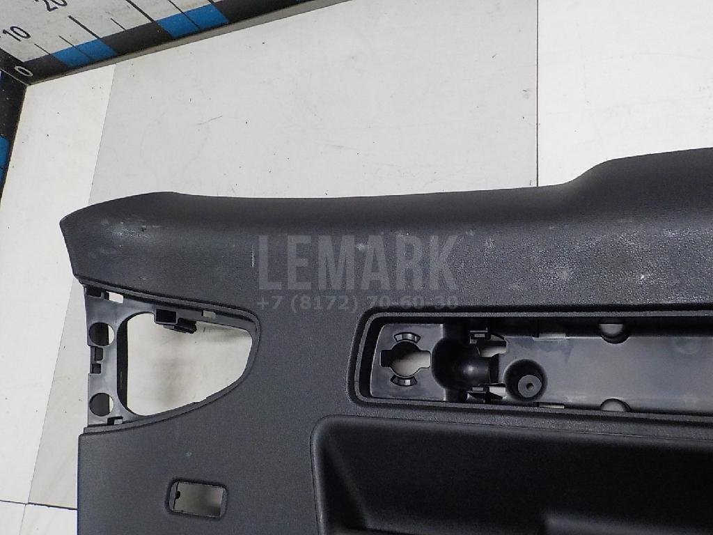 Обшивка двери багажника