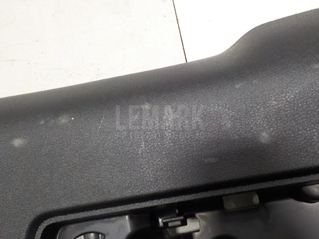 Обшивка двери багажника