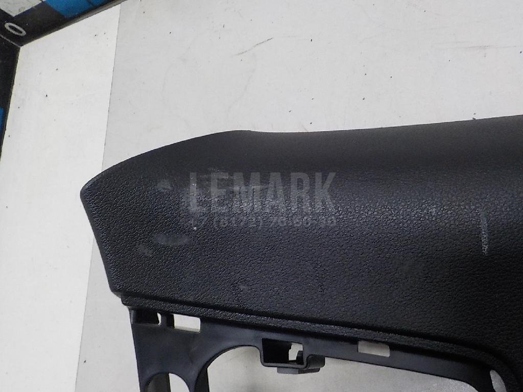 Обшивка двери багажника