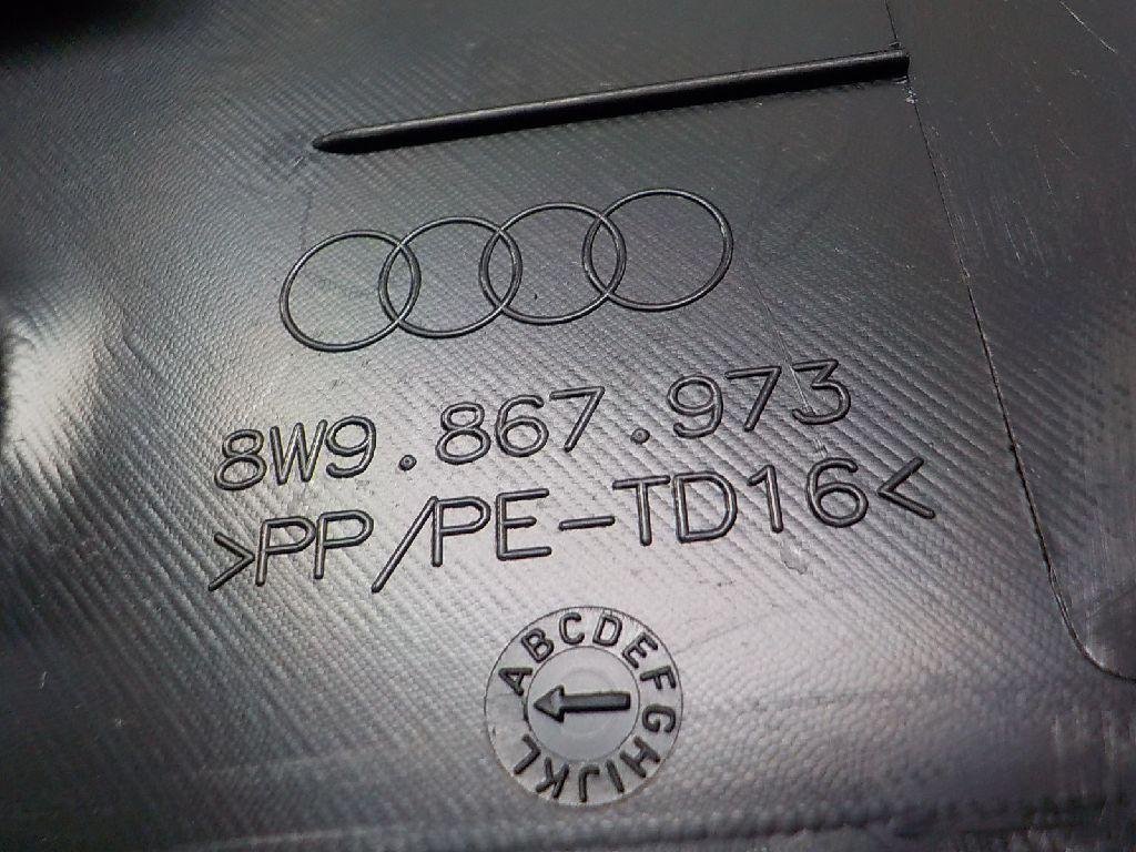 Обшивка двери багажника