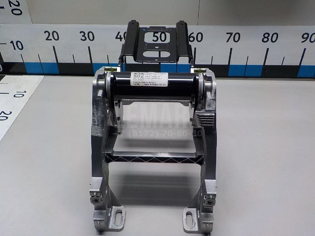 Кронштейн крепления подлокотника