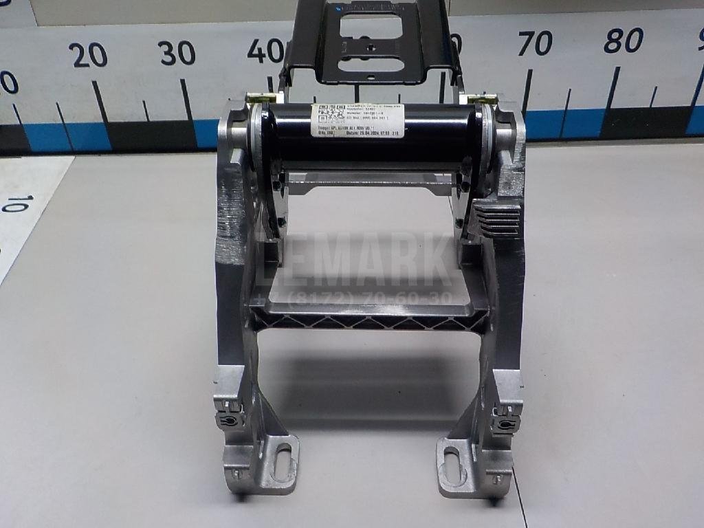 Кронштейн крепления подлокотника