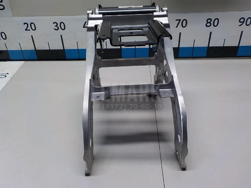 Кронштейн крепления подлокотника