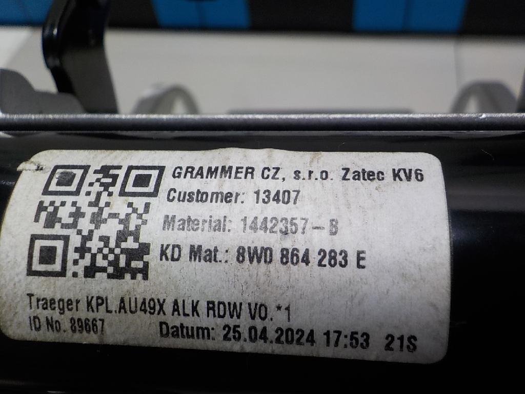 Кронштейн крепления подлокотника