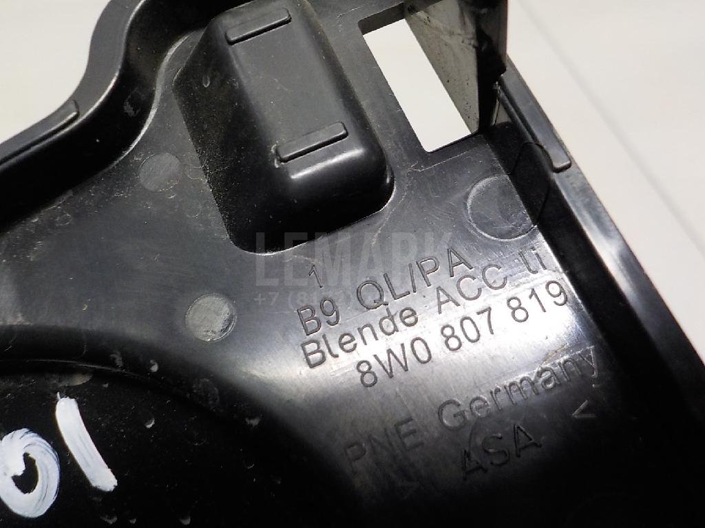 Заглушка бампера левая