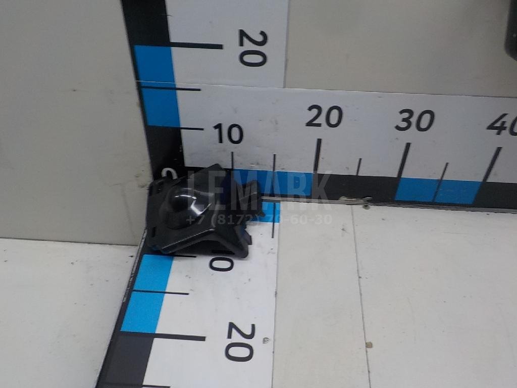 Заглушка бампера левая