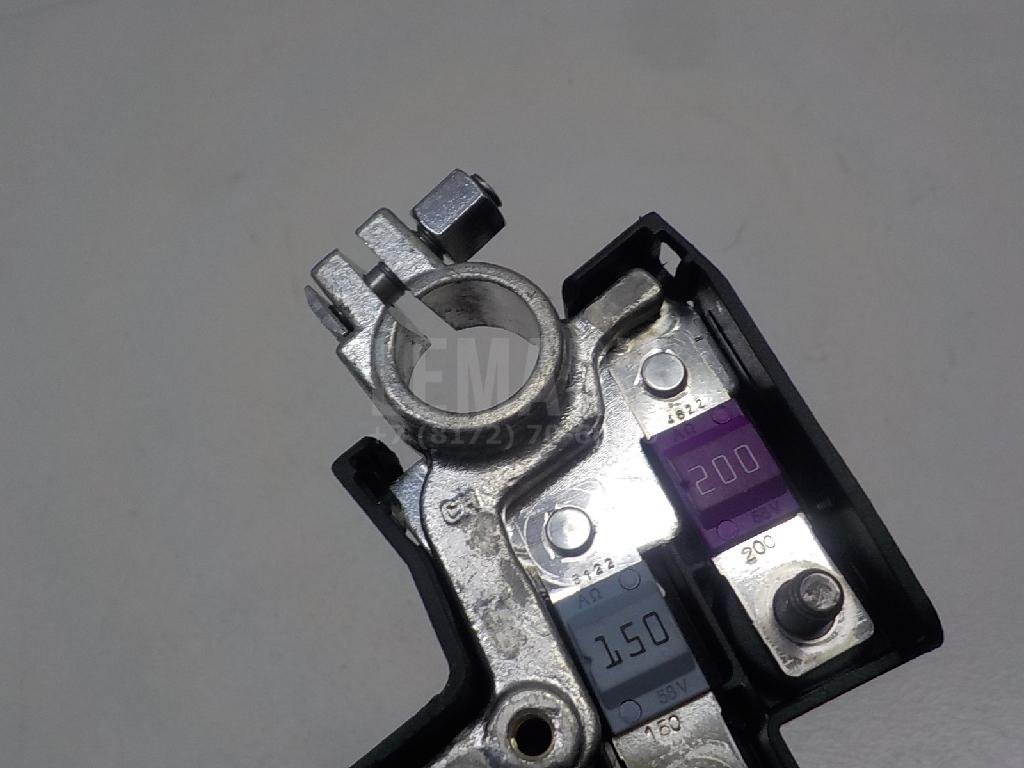 Клемма аккумулятора плюс