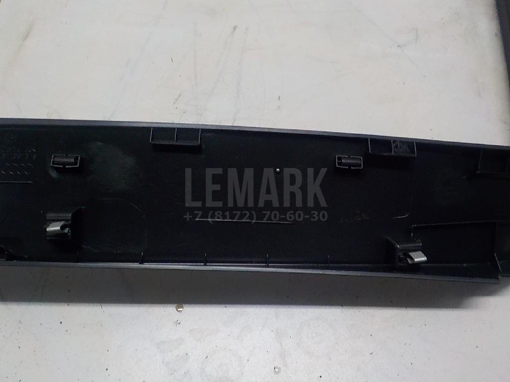 Обшивка двери багажника